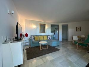 The Golden House, Calahonda Golf