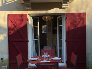 Appartements Charmant Cottage avec Jardin a Deux Pas du Port - Dives-sur-Mer - FR-1-487-279 : photos des chambres