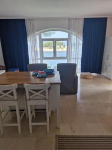 Shabby chic beach cottage Hvar