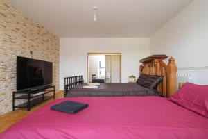 Lavish 2 bed sleeps 5 near Lanark