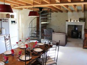 Maisons de vacances Gite Montignac-le-Coq, 3 pieces, 6 personnes - FR-1-653-4 : photos des chambres