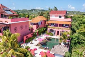 PinkCoco Uluwatu - Constant Surprises & for Cool Adults Only