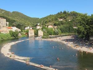 Maisons de vacances Vrijstaand vakantiehuis op loopafstand van het strand in Roquebrun : photos des chambres