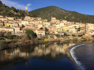 Maisons de vacances Vrijstaand vakantiehuis op loopafstand van het strand in Roquebrun : photos des chambres