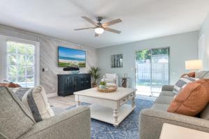 Enchanting Juno Beach Home! Sleeps 8!