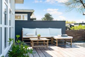 Nice Summer House Near The Waters Edge