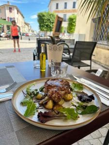 Hotels Hotel Restaurant Le Saint Gillois : photos des chambres