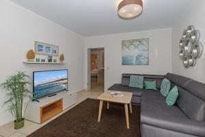 Ostseeallee 32b Ostseeallee 32b 1-1