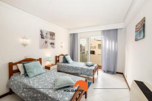 #015 Buganvilia by Home Holidays