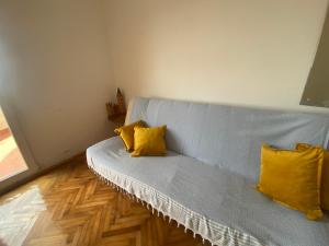 Two-bedroom apartment with parking and sea view