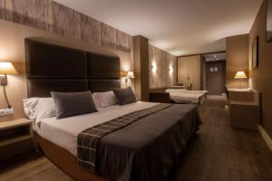 Quadruple Room (2 Adults + 2 Children) room in Himalaia Soldeu