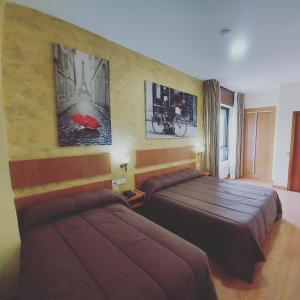 Family Room (2 Adults + 1 Child) room in Hotel Castilla