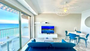 SEAVIEWS BY JENNI MENTON, LA SUITE, Superbe Front de mer, top emplacement avec terrasse et parking!