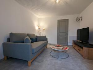 Maisons de vacances Gite La Rochefoucauld-en-Angoumois, 2 pieces, 4 personnes - FR-1-653-232 : photos des chambres