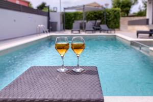 Luksuzni Apartmani Asi s bazenom