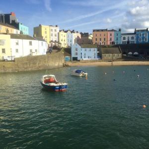 Luxury studio above the stunning Tenby Harbour