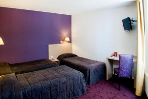 Triple Room room in Hôtel Continental