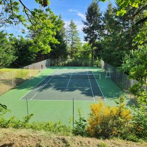 Villas Villa La Cayrouse Piscine Tennis Boulodrome : photos des chambres