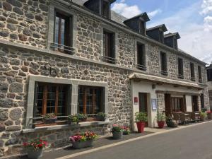 Hotels Hotel Restaurant du Plomb du Cantal : photos des chambres