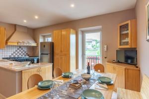 Casa ai Tre Colli, Tres