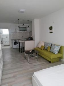 Studio Apple Green - Varna