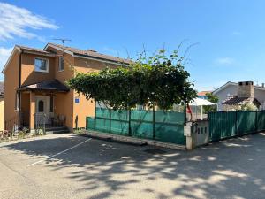 Apartments Pranjic with Pool