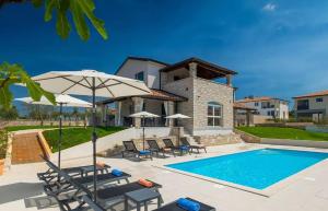 Villa Victoria Istra - heated pool