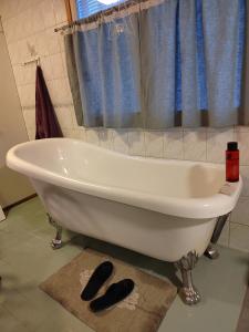 Ilmastoitu huvila ja rantasauna