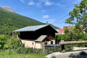 Chalets Bright chalet with terrace and garden in Briancon : photos des chambres