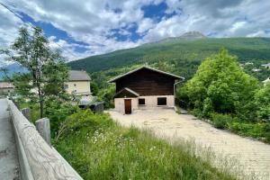 Chalets Bright chalet with terrace and garden in Briancon : photos des chambres