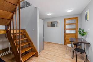 Flat With Cosy Attic - Castle Round the Corner - by Upstairs