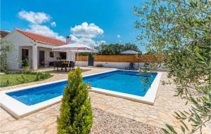 Beautiful Apartment In Donje Rastane