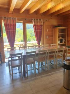 CHALET DES CHARBONNIERS AVEC ETANG - 5 chambres -
