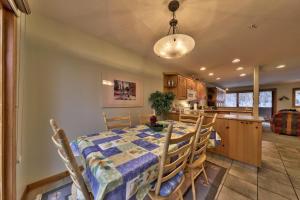 Snow Creek Village #20 By Bear Country