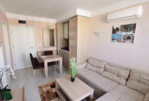 Harmony Suitеs apartment