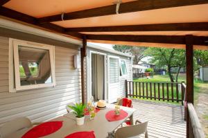Campings Parc Saint James Oasis Village : photos des chambres