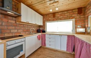 3 Bedroom Lovely Home In Jelenscak
