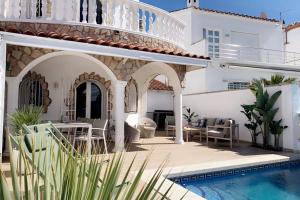 Casa Serenity au canal avec piscine et amarre