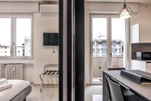 New & Bright Balcony Flat by Central Station