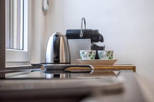 New & Bright Balcony Flat by Central Station