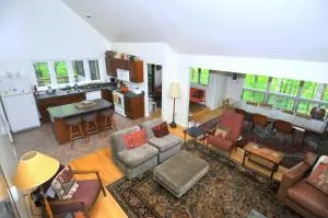 Black Forest - Wifi, Pet Friendly, Grill, Deck, Screen Porch, Family Friendly, Fireplace, Pool Access, Hiking - Berkeley Springs