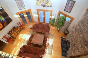 Redbud Keep - Unique Features, MovieDecor, Grill, Wifi, Family Friendly, Hiking, Billiard Table, Movie Theater Room, Fireplace, Golfing, View, 2 King Beds