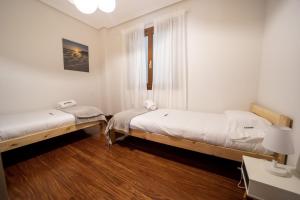 Bañeru 1 Vivienda en el centro de Zarautz a 1 min de la playa by Egona