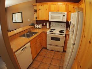 Crystal Forest #07 By Bear Country