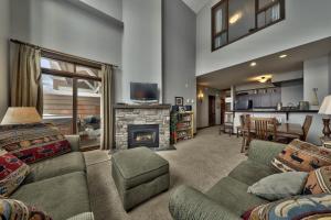 Stones Throw #56 By Bear Country - 4hvězdičkové hotely ve městě Sun Peaks