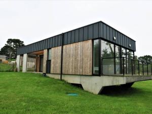 Maisons de vacances Maison plain-pied a Pleumeur-Bodou avec WIFI, jardin et terrasse - FR-1-368-306 : Maison de Vacances (6 Adultes)