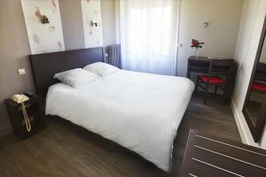 Hotels Hotel les Pecheurs : Chambre Double avec Salle de Bains Privative et Toilettes Communes