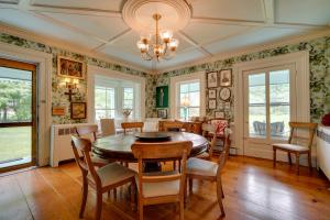 Gorgeous Victorian-Style House with Hilltop Pool!