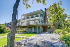 Bayfront Home with Deck - 4 Mi to Downtown Plymouth! - Cedar Bushes