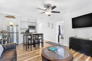 Beso del Sol Resort in Dunedin - Perfect Location & Relaxation!